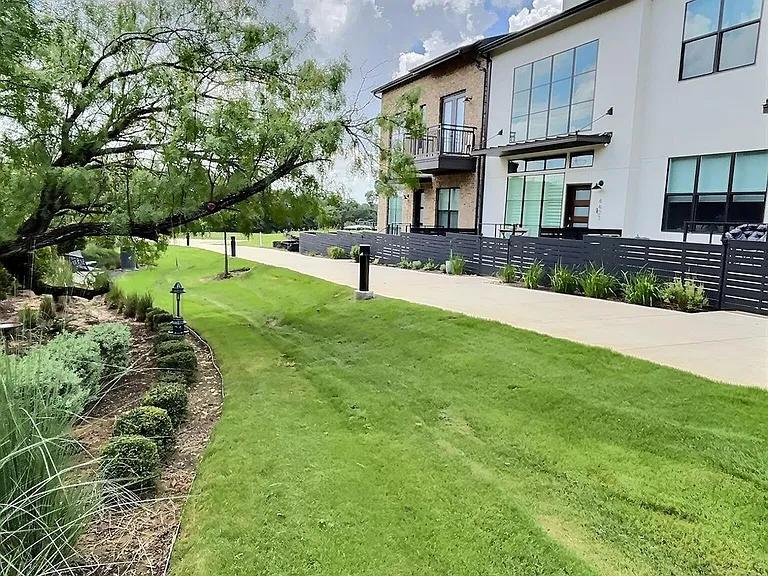 4407 Grotto Dr — Photo 3
