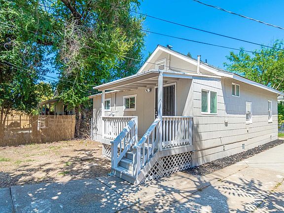 3rd image of 2236 32nd St