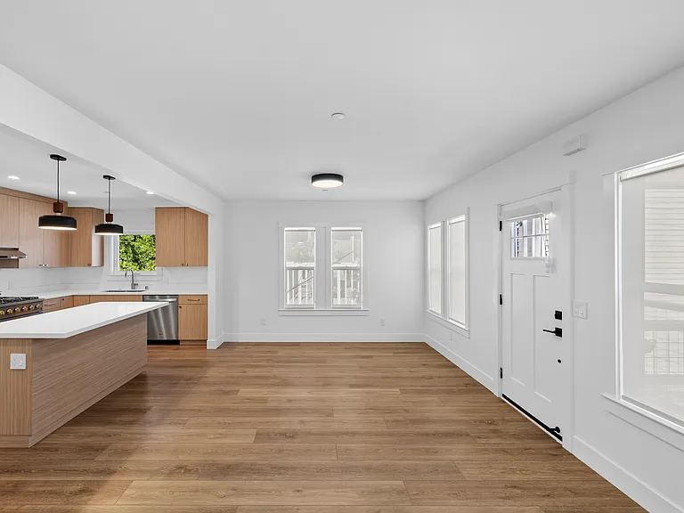 26A Mariposa Ave — Photo 9