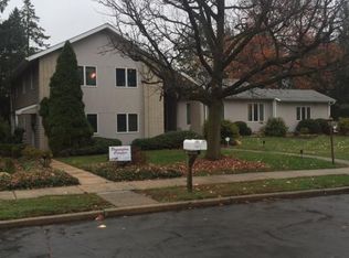 160 Rockleigh Dr, Ewing, NJ 08638