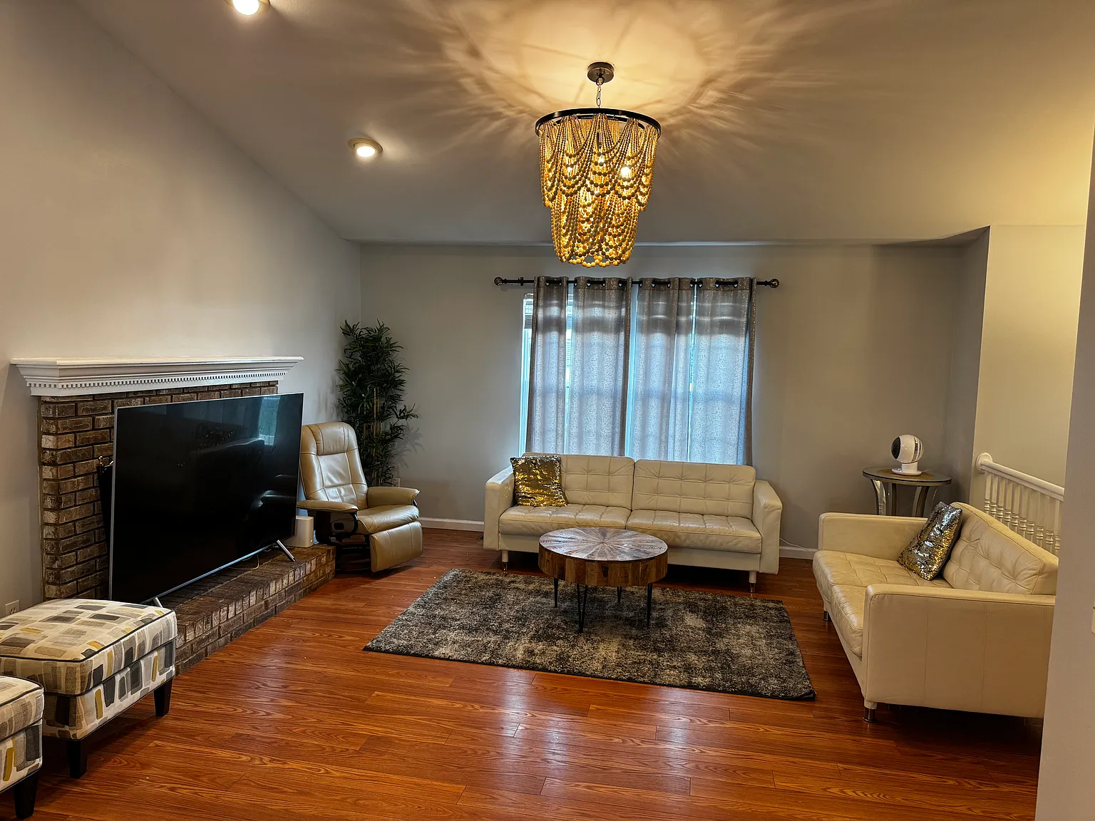 3 bed, 2527 sqft, $2,395 — Photo 2