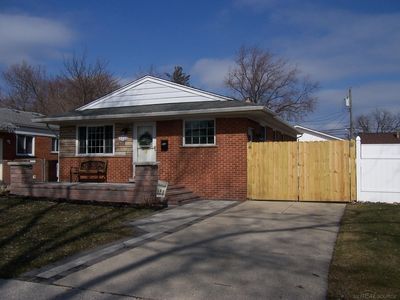 23713 Deziel St, Saint Clair Shores, MI, 48082