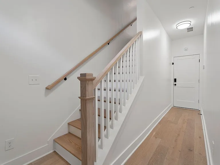697 Pryor St SW — Photo 5
