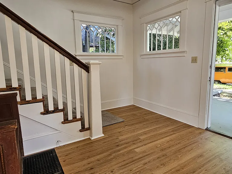 5203 12th Ave NE — Photo 5