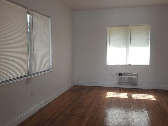 3rd image of 805 NE 85th St #4