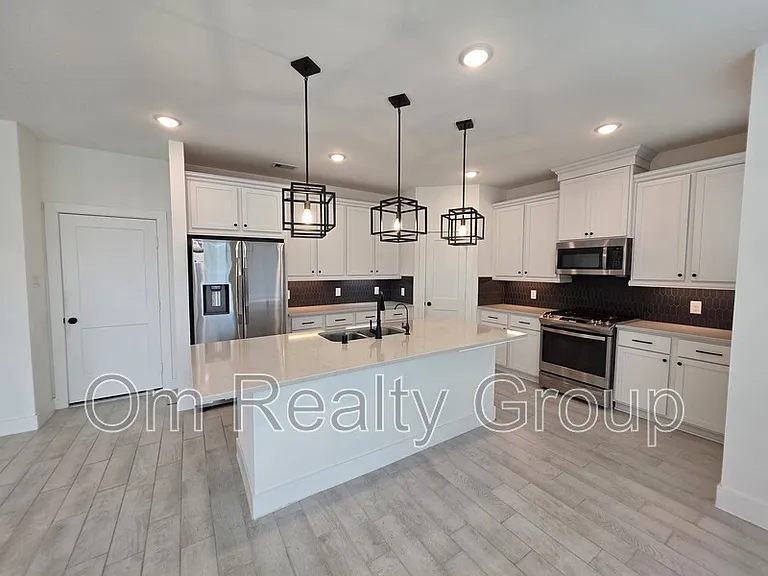 18710 Colorado River Ln — Photo 16
