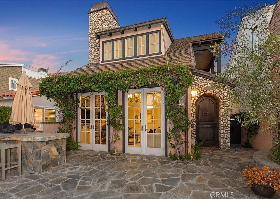 1st image of 302 Larkspur Ave
