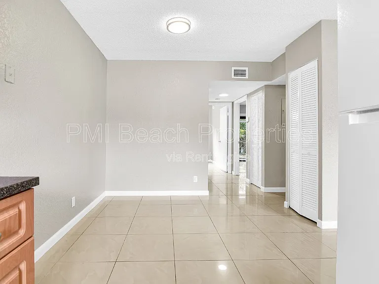 700 Nottingham Cir #D — Photo 14