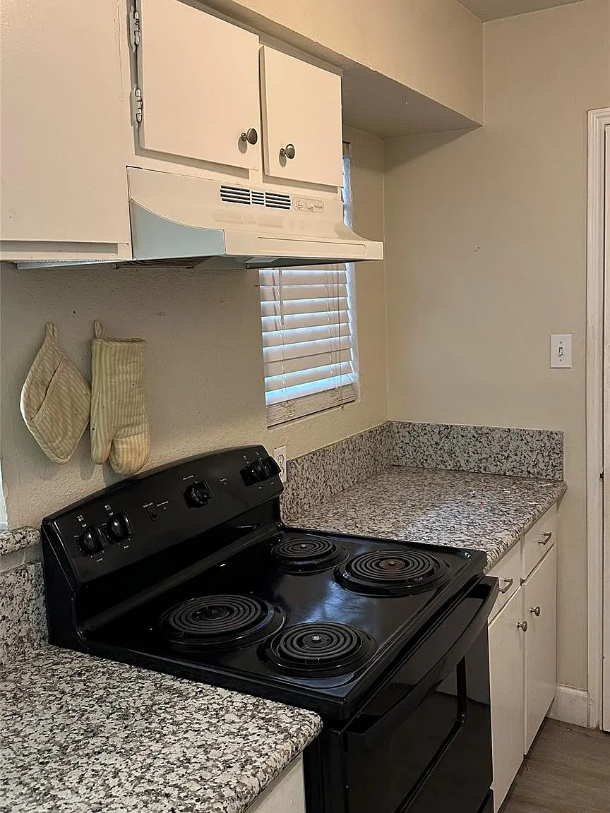 1 bed, 1.0 bath, 651 sqft, $1,200 — Photo 3