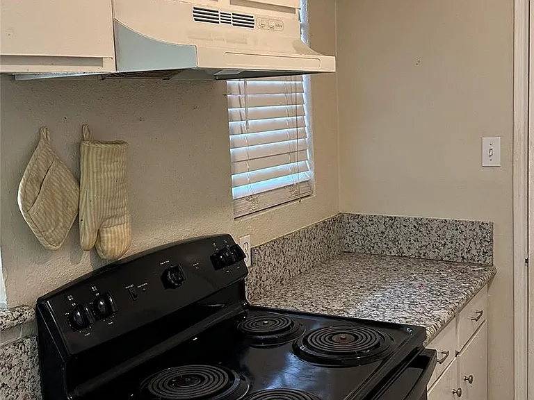 9550 Deering Dr #405 — Photo 3