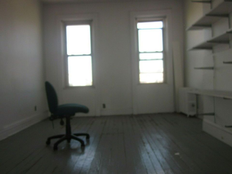 2nd image of 178 Frost St APT 3