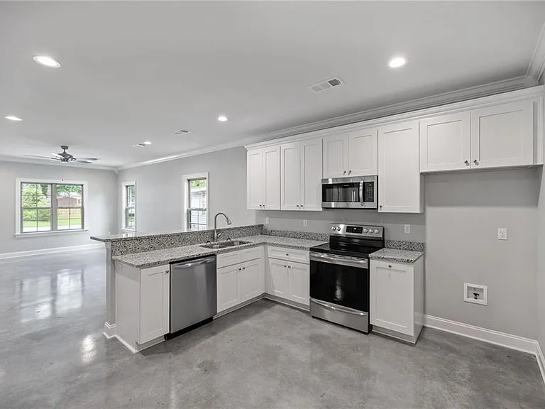 41355 Greystone Ln — Photo 2