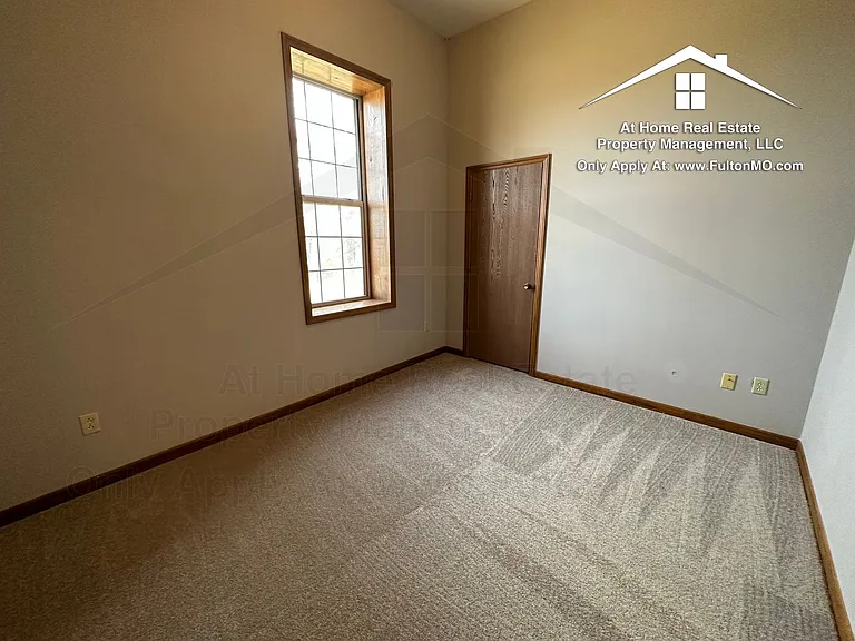 103 E 10th St #13 — Photo 14