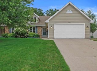 719 N Thompson Rd, Sun Prairie, WI 53590