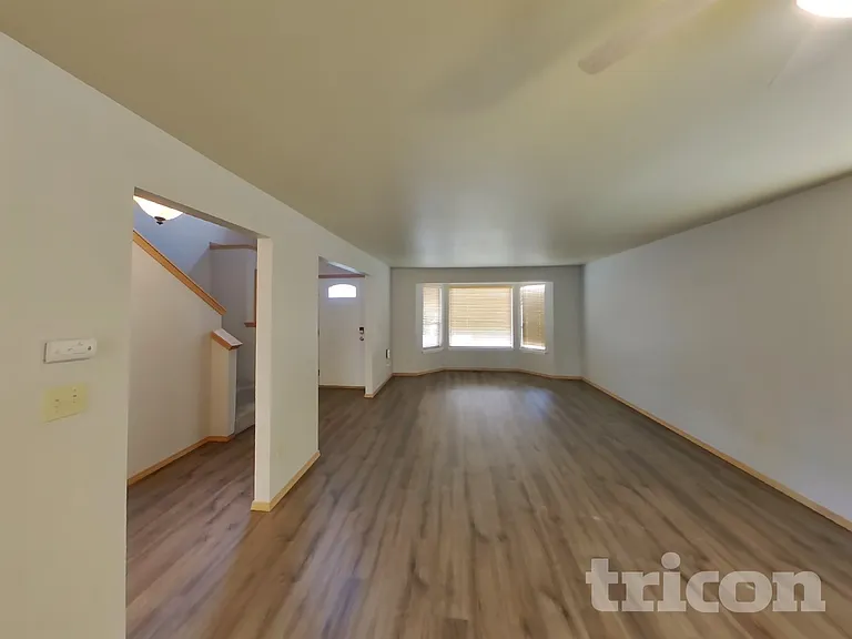 6031 Thornbury Pl SE — Photo 3