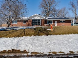 609 W Maple Dr, Eureka, IL
