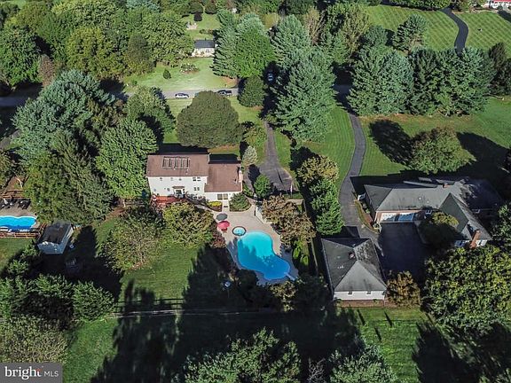 4th image of 4807 Maurine Ct