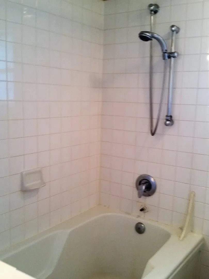 Woodinville Bothell 3 bed 2.5 bath. Home. Not an Apt. 2 car garage. Fenced yard — Photo 2