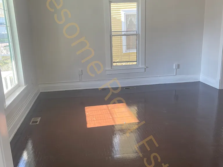 132 E Paint St — Photo 11