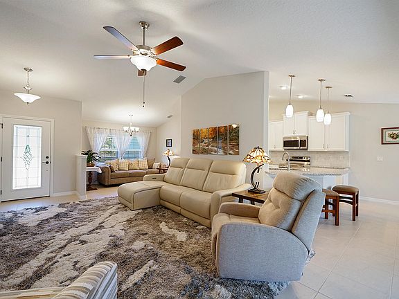 4th image of 24 Pickering Dr