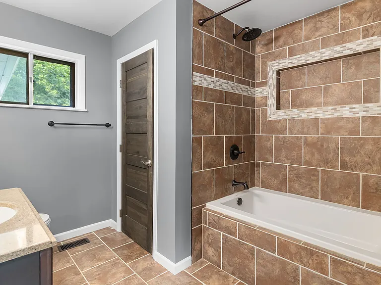 47 Moore Dr — Photo 24