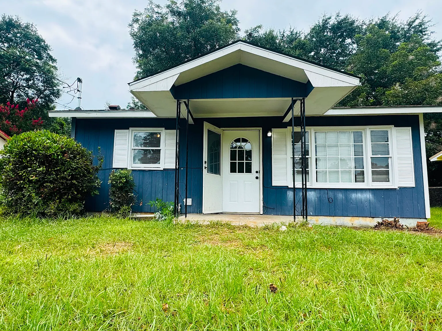 3 bed, 1008 sqft, $1,200 — Photo 1