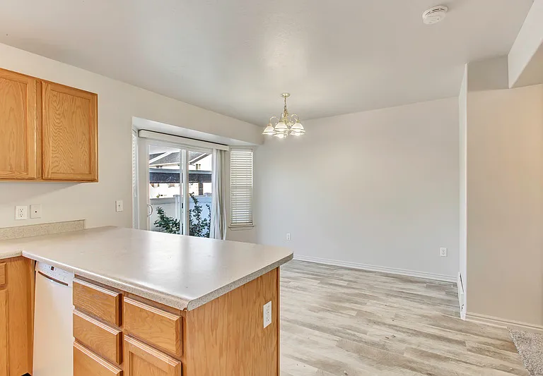 1413 S 1470 E — Photo 4