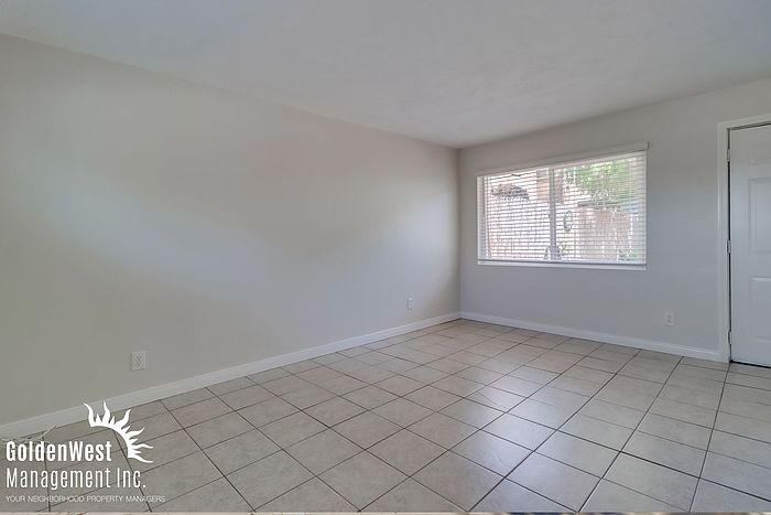 1st image of 4528 Ohio St #1/2