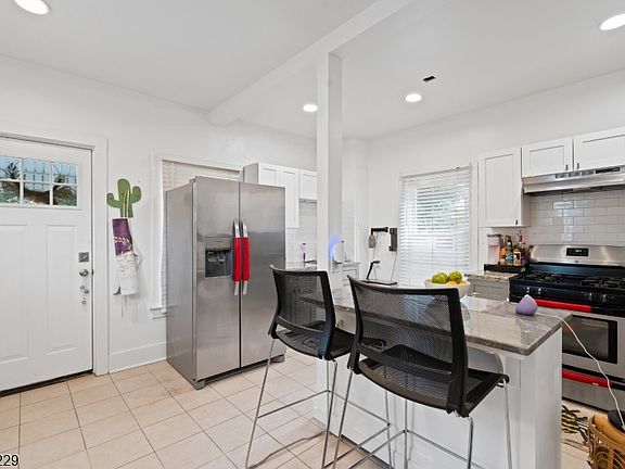 5th image of 46 Harmony St