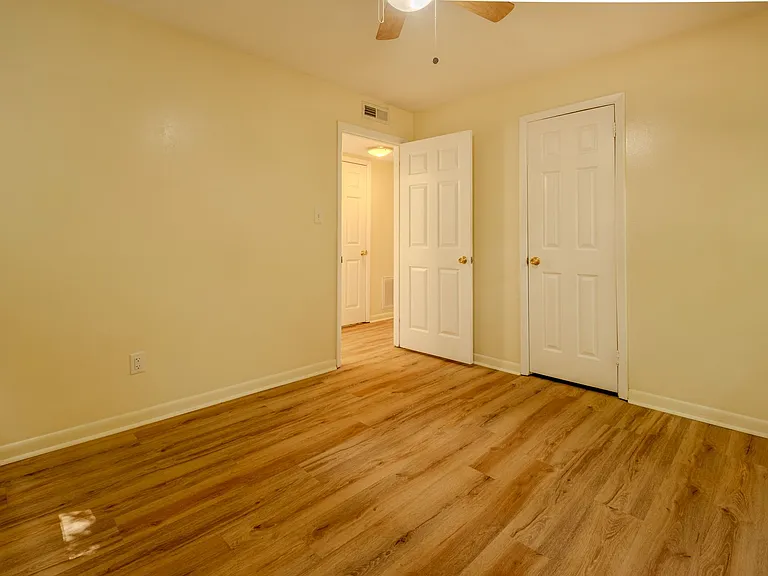 2BR on UGA Bus Route Minutes from UGA & Downtown Athens — Photo 10
