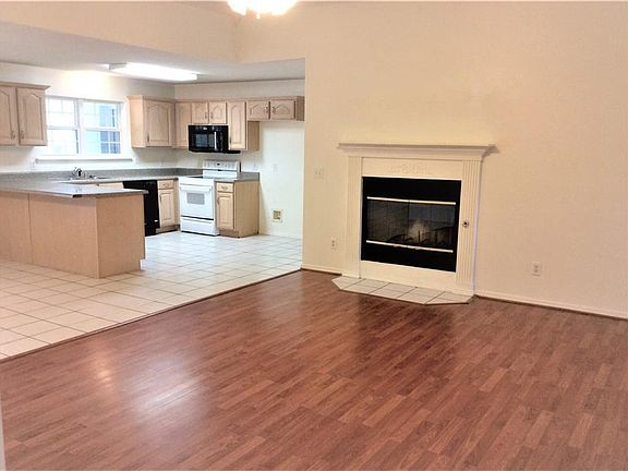 5th image of 448 W Tanner Dr