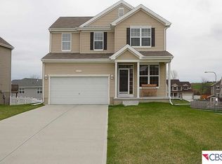 10713 S 110th Ave, Papillion, NE 68046