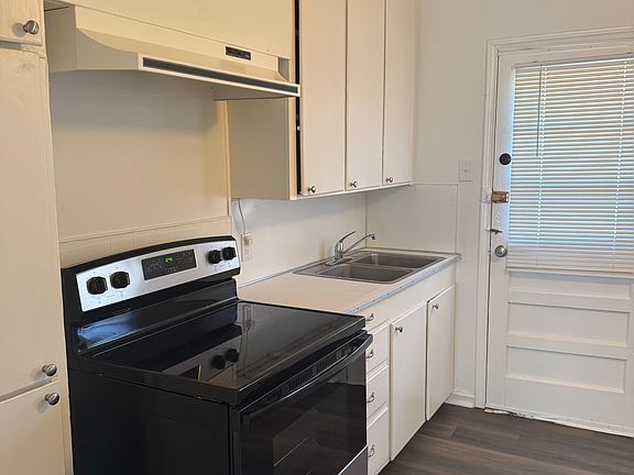 2nd image of 3909 Elston St