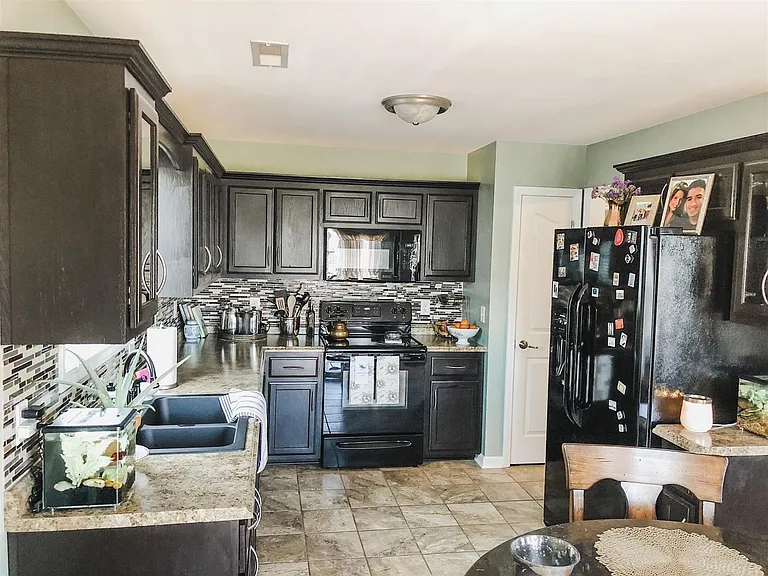 2628 Arthurs Ct — Photo 3