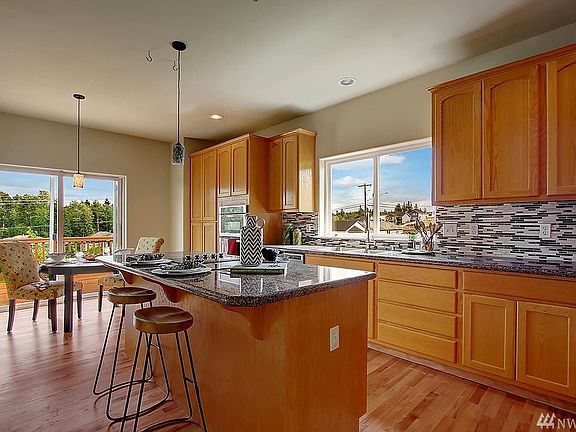 2nd image of 7521 82nd Ave NE