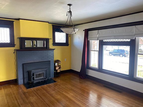 3rd image of 2720 W Grace Ave