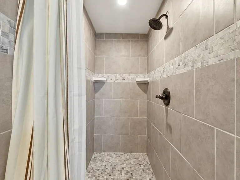 2725 Greendale Ave — Photo 20