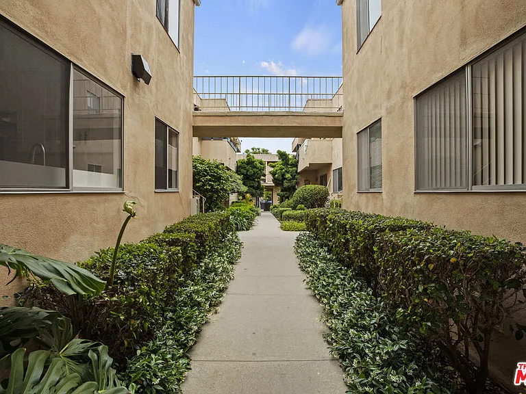 1538 Stanford St #8 — Photo 16