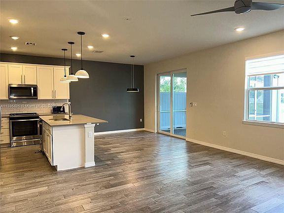 4th image of 4985 Eucalyptus Dr