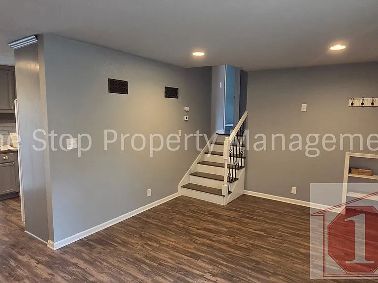608 NE Florence Ave #A — Photo 3