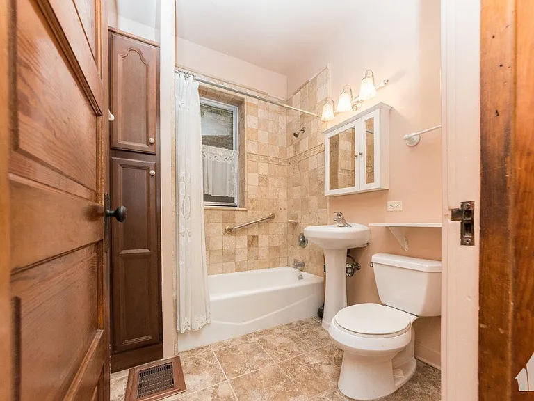 3710 N Damen Ave #1 — Photo 19