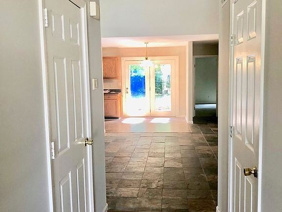 3rd image of 3916 Handley Ave