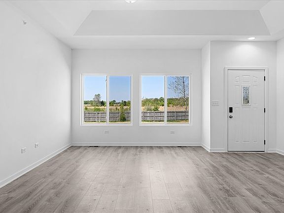 2nd image of 3999 Shoeger Dr