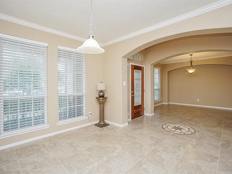 3211 London Ln — Photo 5
