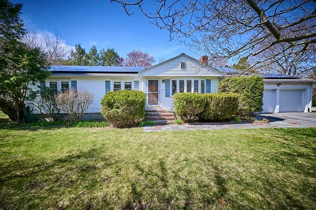 31 Lillian Rd — Photo 4