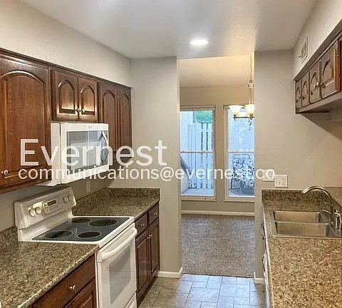 2 bed, 2.5 bath, 1349 sqft, $1,795 — Photo 3