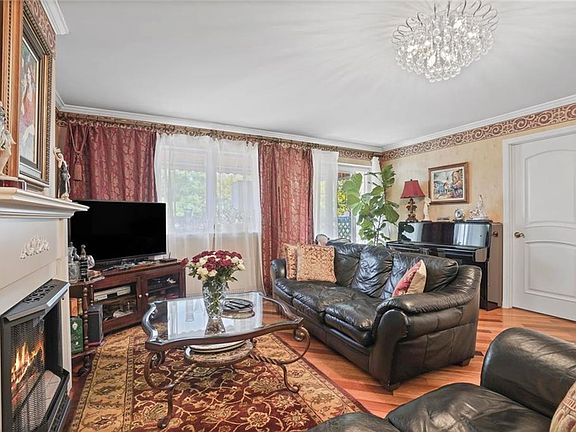 5th image of 2514 Hubbard St