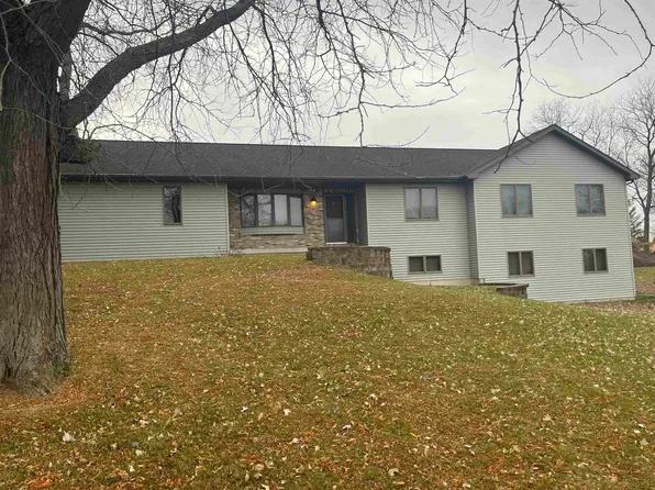1801 Woodland Ter, Stoughton, WI 53589