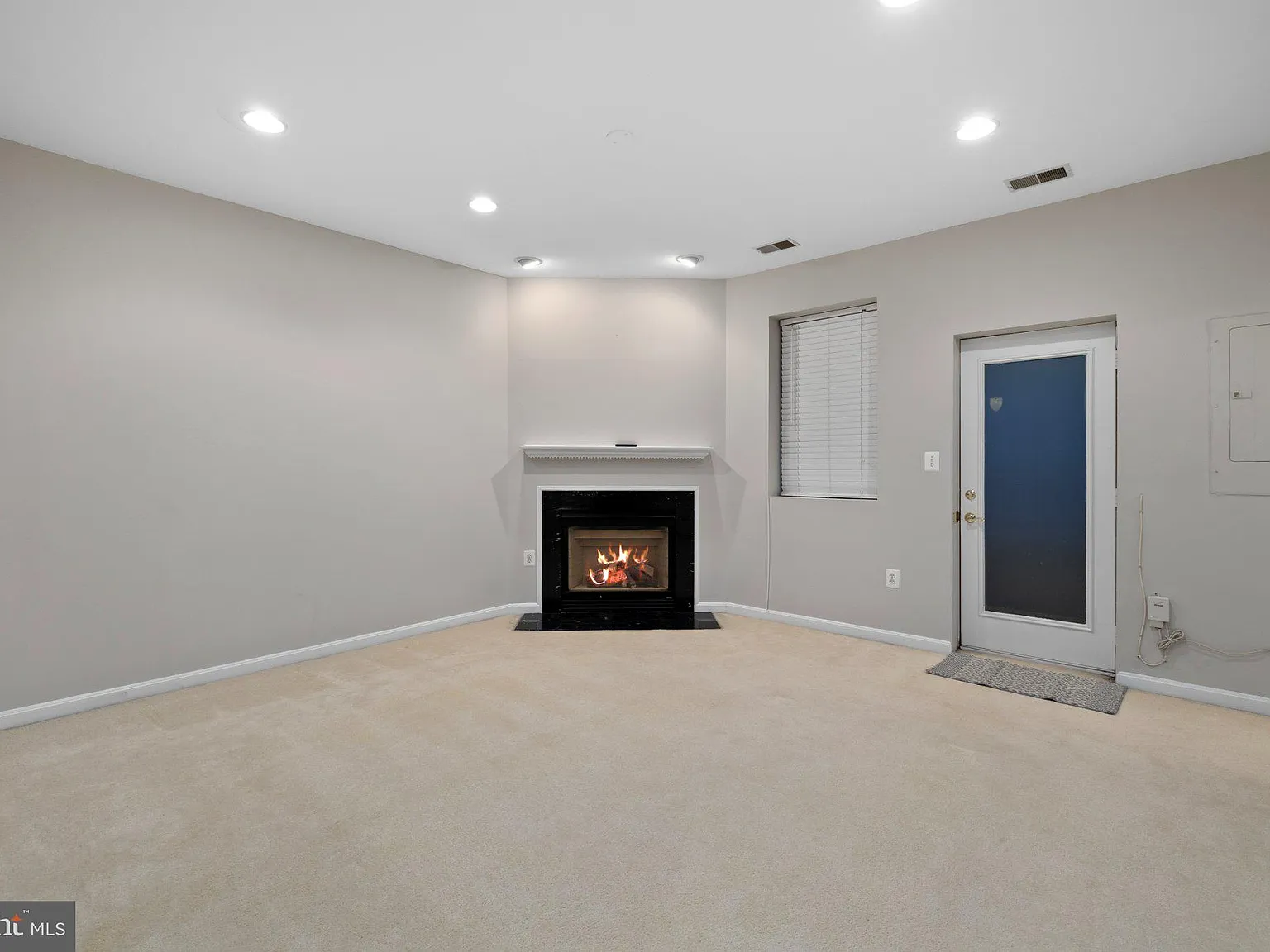 3 bed, 3.5 bath, 1628 sqft, $3,350 — Photo 4