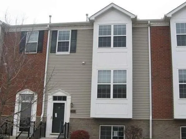 7913 Stratford Cir N, Shakopee, MN 55379